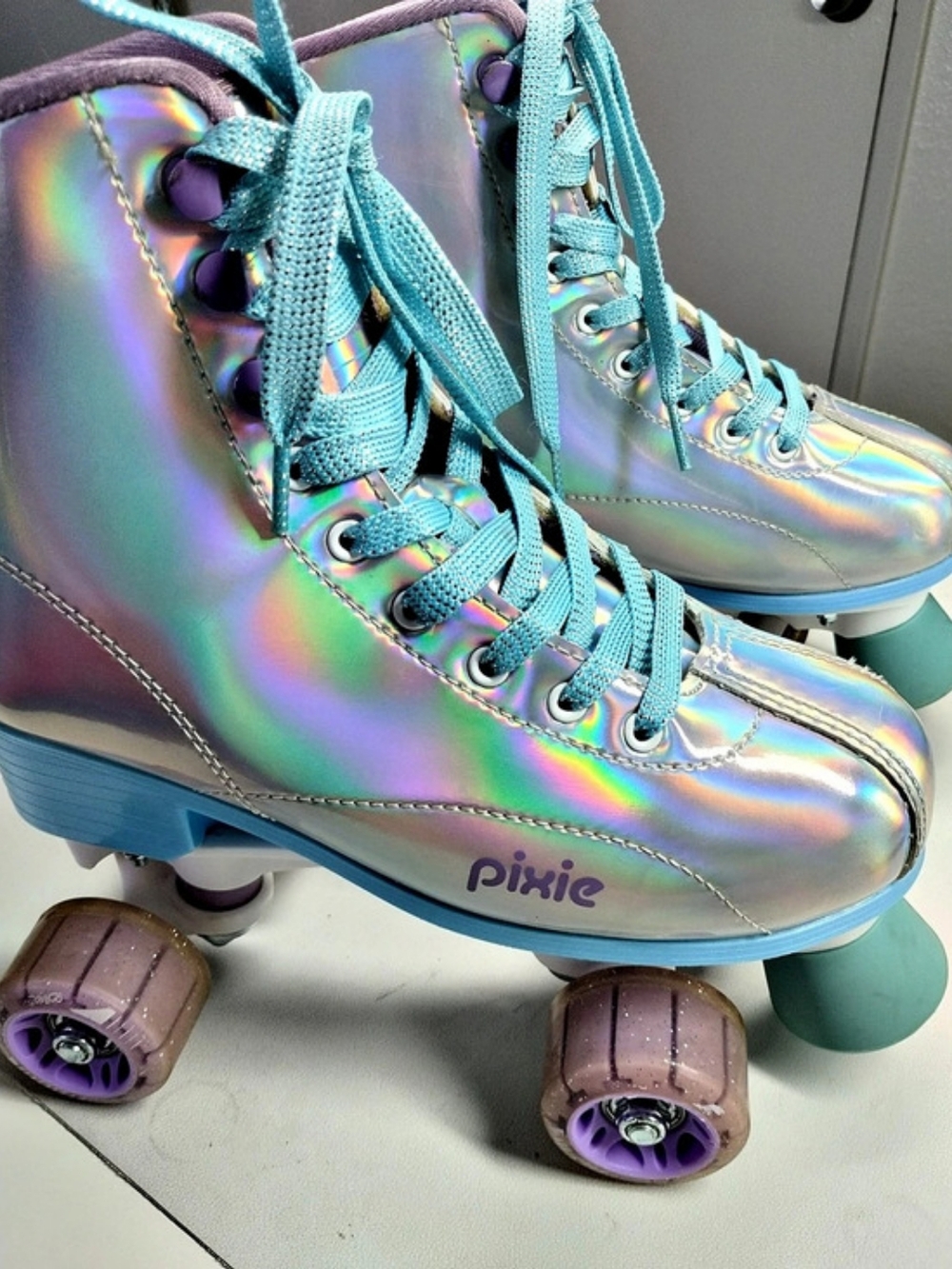 Roller Derby Pixie Holographic Adjustable Roller Skates Silver & Blue US 6